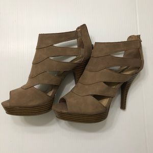 Tan unlisted heeled booties